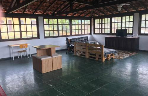 CASA SURYA, Piscina Fantástica, Churrasqueira, Completa, 18 HÓSPEDES na REGIÃO DOS LAGOS - Casa de Campo - Foto 31