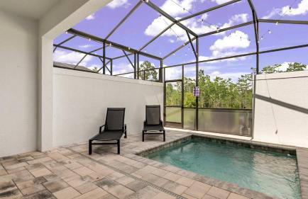 Upstay Pristine 3BR Home with Private Pool & BBQ - Foto 26