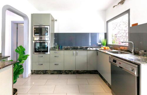 Luxus Villa mit 5 Schlafzimmern, Heated Pool, PS4, Fitnessraum - Foto 40