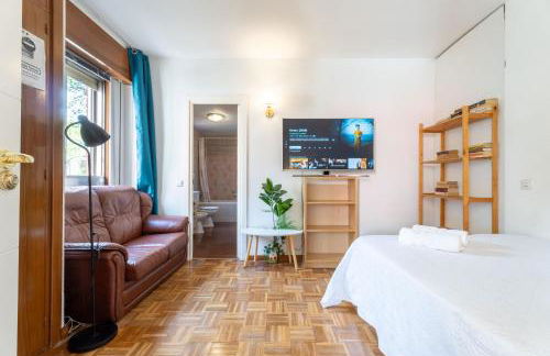 Apartamento Céntrico con solárium, WiFi y Metro cerca - Photo 1