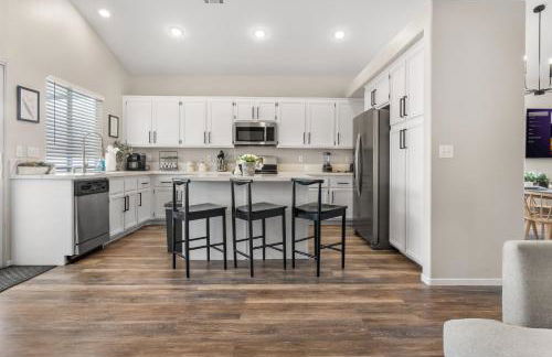 Cozy 5BR with Games and Pool for All - Foto 14