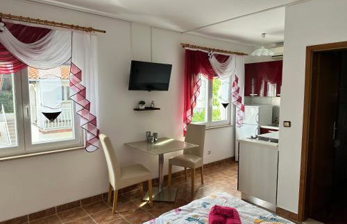 Studio Apartment near Beach Petrčane - Quiet & Central - Unit 2 - Foto 18