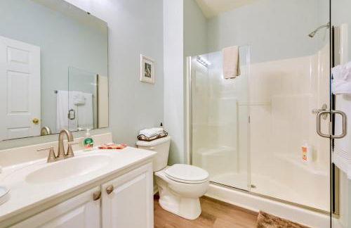 Pond Views and Community Perks Sunset Beach Condo! - Foto 18