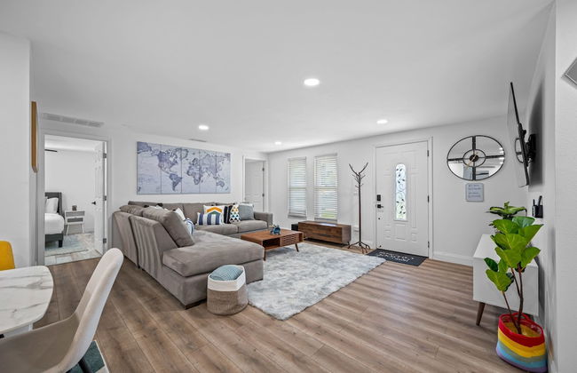 Paradise Haven- Amazing 4BR Oasis With Pool - Foto 17