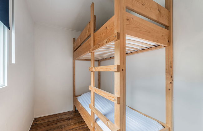 Fantastic Chalet Near Open Waterways, hot tub - Photo 5