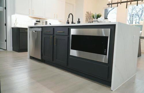 New Luxury 5BR 7BD Home Near Airport, Sleeps 10 plus - Foto 40