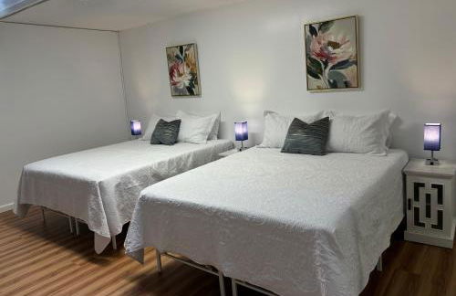 Downtown 2BR Huge Patio Free parking WiFi - Foto 11