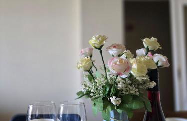 Spacious 3BR Apt with Large Balcony Near Metro & ACS - Foto 4