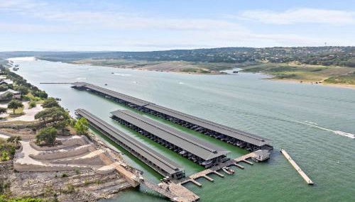 Luxe 3-Story Retreat - Chefs Kitchen and Firepit - Foto 3