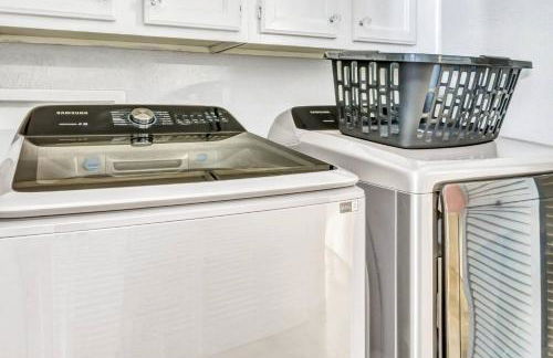 Jacuzzi & Pool House w/Game Room + Fire table - Foto 5