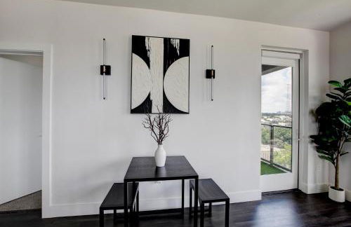 Upscale Midtown Retreat , Free Parking & Close to Mercedes-Benz - Foto 6