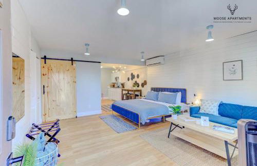 The Moose #8 - Modern Luxe Loft with King Bed & Free Parking & Wifi - Foto 9