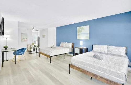 1BR Miami Beach Apt with King plus 2 Queens & Smart TV - Foto 1