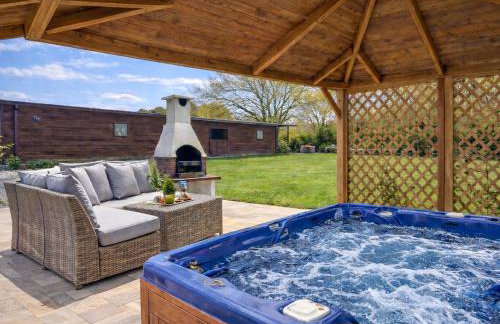 Egmont Farmhouse - Photo 1