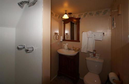 Rest N Relax Inn - Beautiful chalet-style cabin features dramatic forest and slope views! - Foto 20