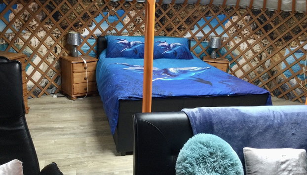 Orange Yurt With Hot Tub- Sleeps 4, Parking & Pets - Foto 2, Habitación