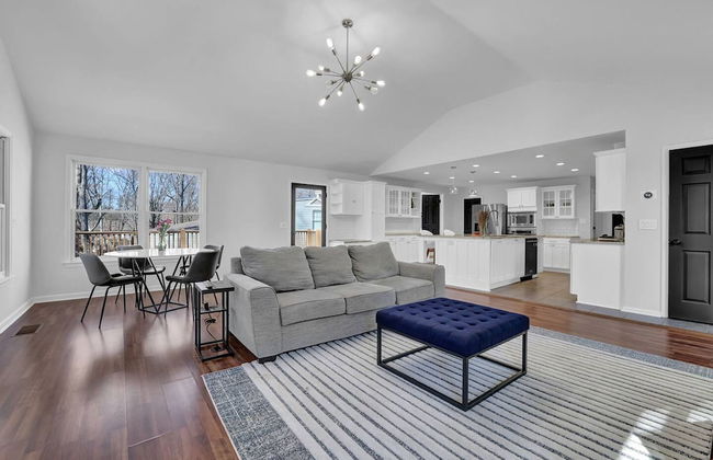 Chamblee Retreat 3BR Home w Spacious Porch - Foto 1