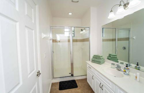 NearTheParks - 5BR Family Villa with Saltwater Pool near Disney - Photo 19