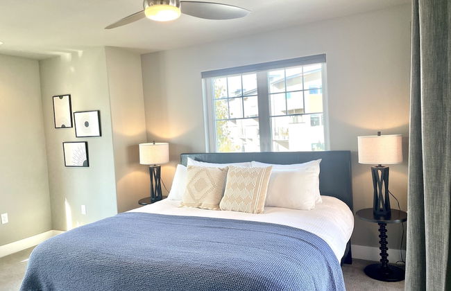 Quiet Urban Community – Designer Home W/ Hot Tub! - Foto 3