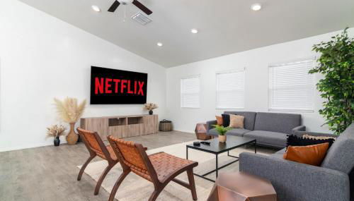 Spacious Family Oasis ~ PoolTable ~ Backyard ~ Pkg - Foto 3