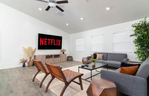 Spacious Family Oasis ~ PoolTable ~ Backyard ~ Pkg - Foto 3