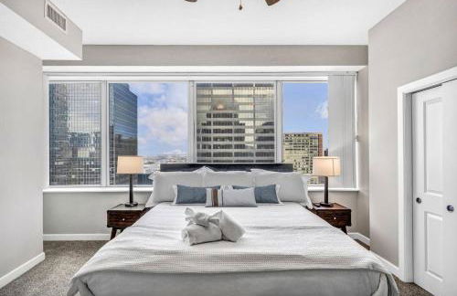 14th Floor Lux Downtown Condo w/ LAKE VIEWS & Gym - Photo 31