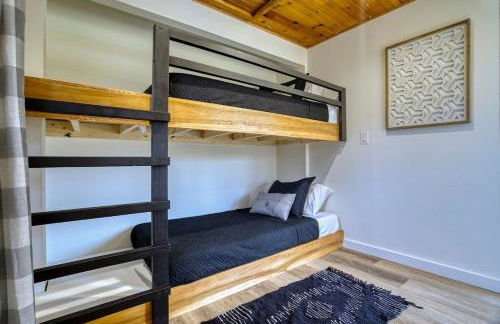 The Black Log Cabin - Hot Tub & Game Room - Foto 52