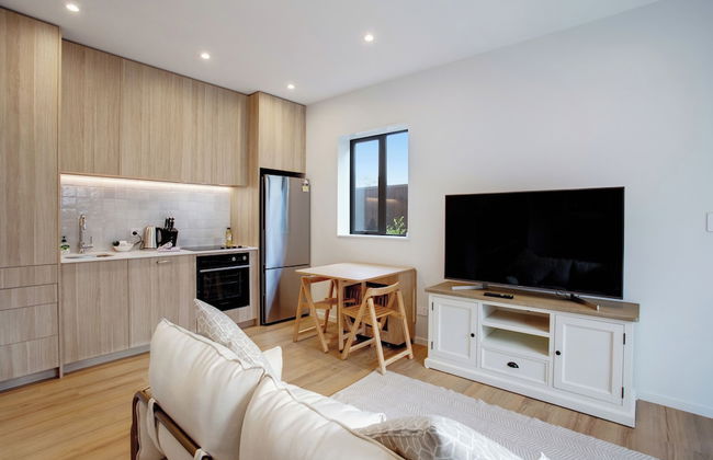 Urban Vogue Escape with Parking- Air-con - Photo 15