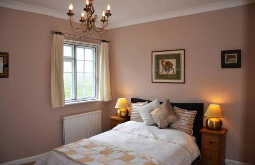NEW - Beautiful, spacious Beechwood Lodge with lovely gardens - Photo 4
