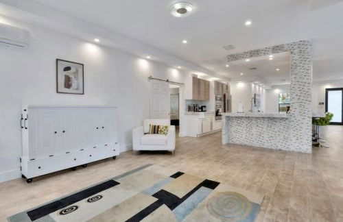 Lynoras Luxe Estate 3 bedroom 3 bath with Modern Design and Heated Pool - Foto 93