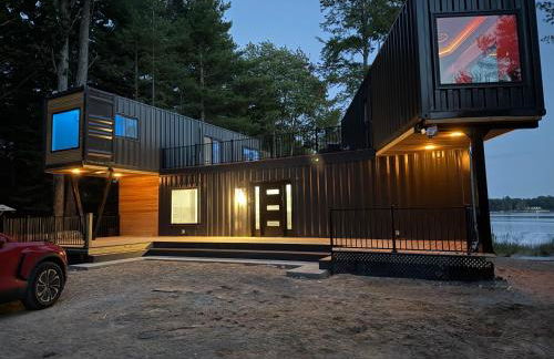 Unique 3-bed Lakefront Container Home - Foto 13