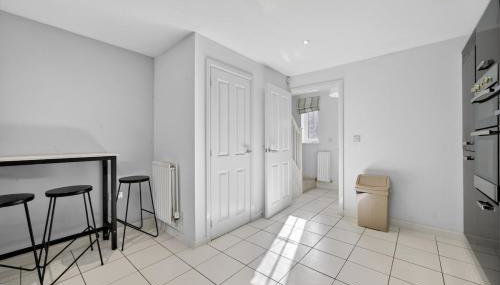 Spacious 4BR Newport Home - Ideal for Families & Groups - Foto 2