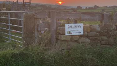 Oakley View Shepherds Hut with hot tub - Foto 3