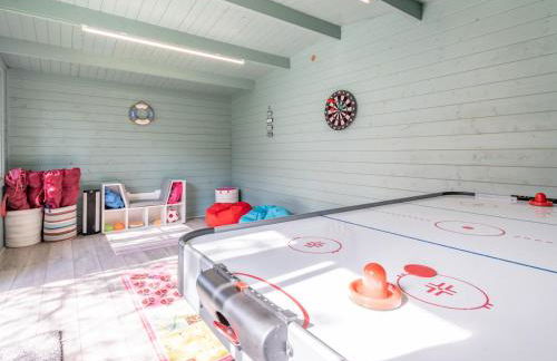 4-Bedroom Seafront House in Southend Sea Views - Pass the Keys - Foto 52