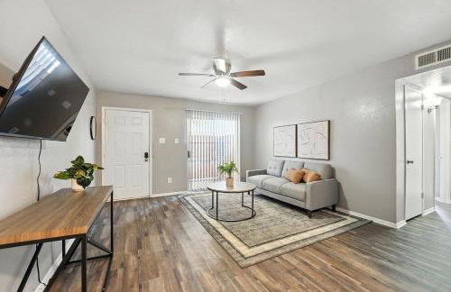 Family-Friendly 2Bd Midterm Stay I Parking Onsite - Photo 1