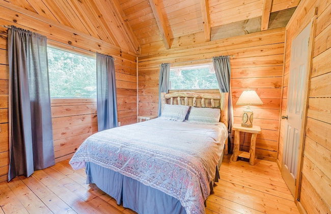 J Willy's Refuge 2 Bedroom Cabin by RedAwning - Photo 7