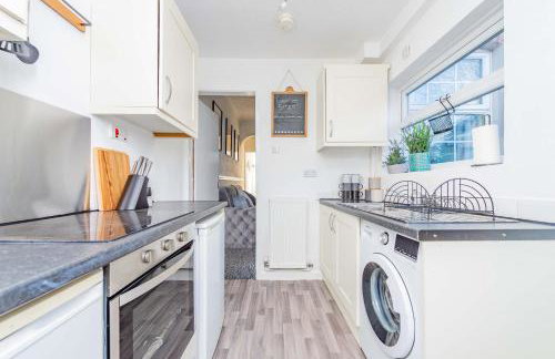 Central Townhouse Wolverhampton - Sleeps 8 - Ideal for Contractors & Families - Foto 25