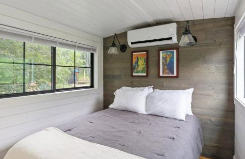 Haven Tiny House w hot tub on river near Stowe - Foto 4