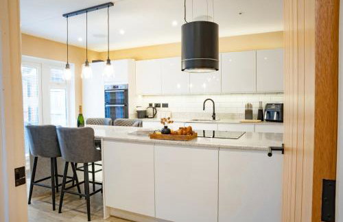 High-Spec Home, Office, SkyTV - for Families, Relocators & Contractors - Foto 8