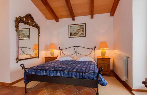 Elegant 4-Bedroom Villa with Private Pool and Amazing Sea Views - Photo 11