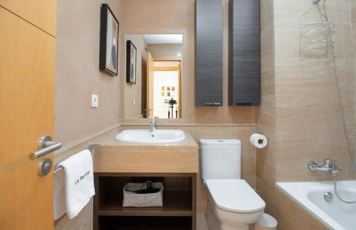 C13 Seaside Málaga with pool and parking - Photo 18