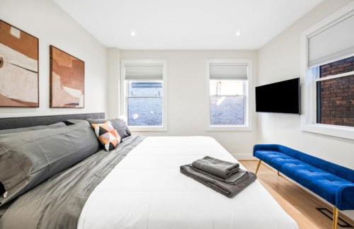 Sleeps 12 Downtown Entire home with rooftop - Foto 33