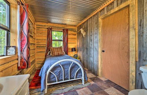 Wright City Cabin with Fire Pit and Forest Views! - Foto 15