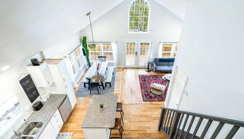 Loft Cabin w, Hot Tub, Fire Pit, Huge Deck & WiFi! - Foto 2