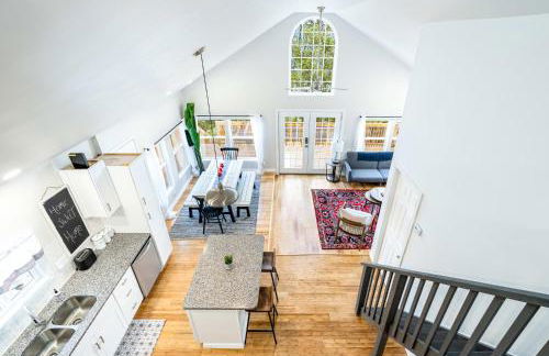 Loft Cabin w, Hot Tub, Fire Pit, Huge Deck & WiFi! - Foto 2