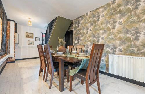 #111 New Farm with hot tub and Sauna - Sleeps 18 - Near Elmore Park - " Perfect for Contractors and Families - Parking space for 10 cars" - Foto 17