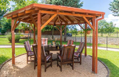 Villa Giovanna, a charming Villa with pool in a beautiful landscaped garden - Foto 4