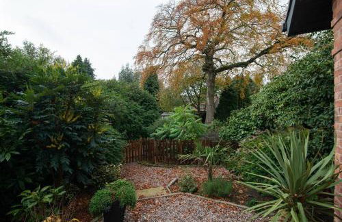 Luxury Coach house next to woodland in Knutsford - Photo 51