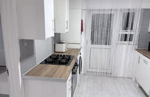 Entire 4-Bed House & Parking, Steps from ICC & Utilita Arena Birmingham & Broad Street - Photo 27