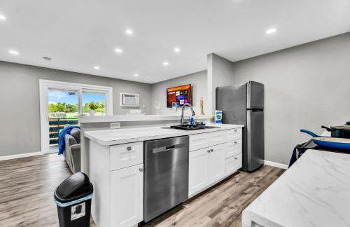 Relaxed 2BR Condo Close to Dining and Entertainment - Foto 2